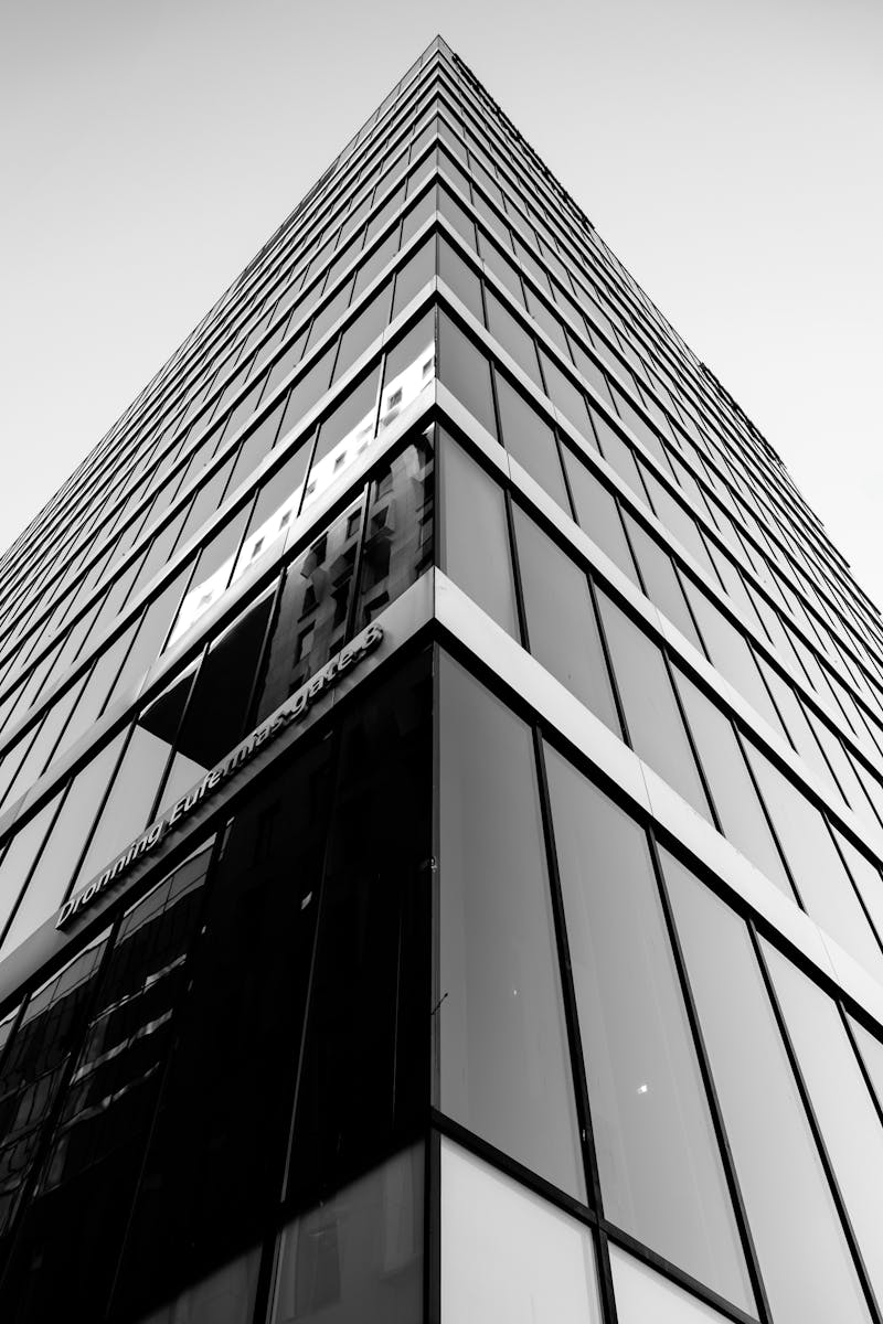 Dramatic black and white perspective of a modern skyscraper in Oslo.